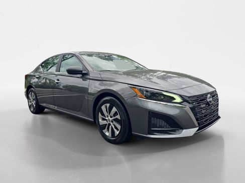 Certified 2025 Nissan Altima 2.5 S FWD image 8