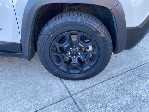 Used 2022 Jeep Cherokee Trailhawk w/ Technology Group B image 24