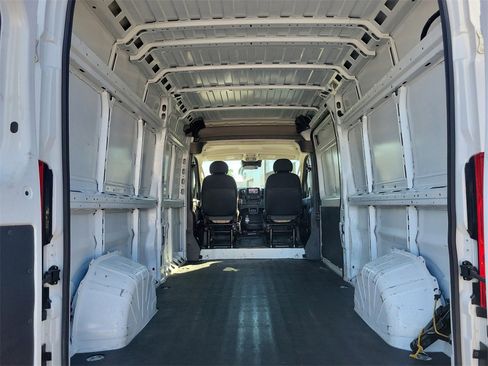 Used 2024 RAM ProMaster 2500 w/ Convenience Group image 4