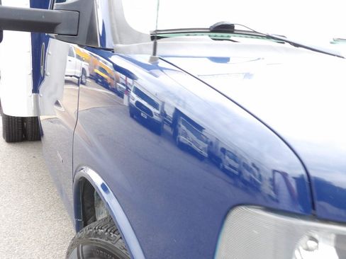Used 2018 Chevrolet Express 3500 w/ Power Convenience Package RWD image 8