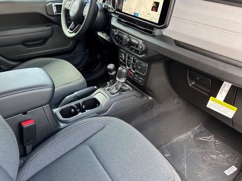 New 2025 Jeep Gladiator Willys image 14