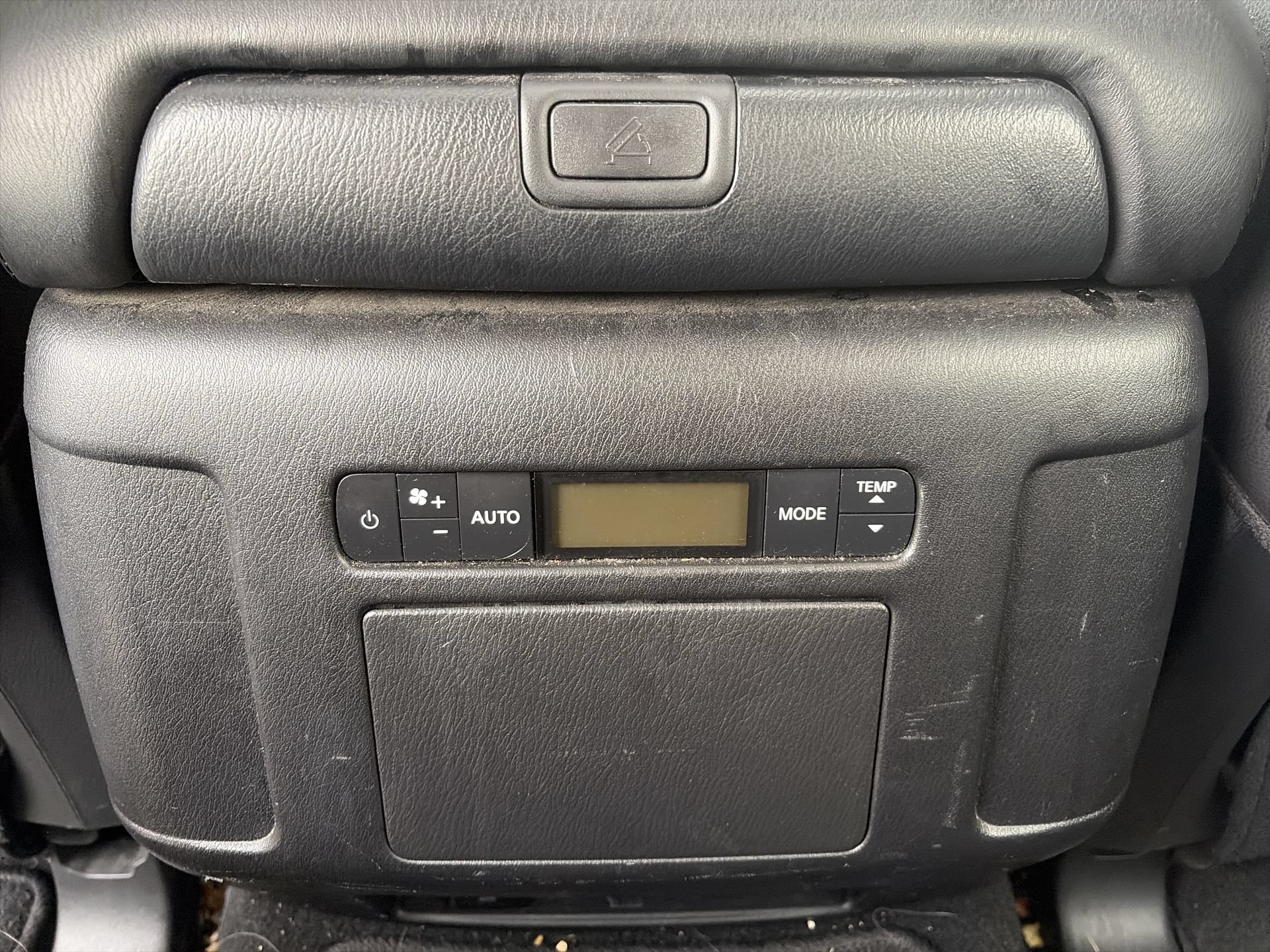 Used 2022 Nissan Armada SL w/ Captain's Chairs Package AWD/4WD image 23