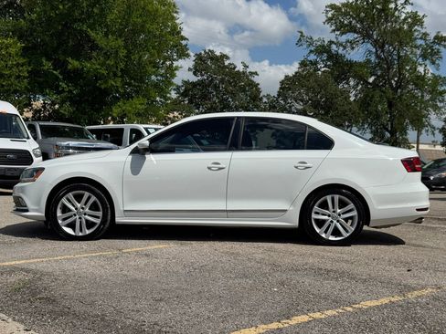 Used 2017 Volkswagen Jetta SEL FWD image 3