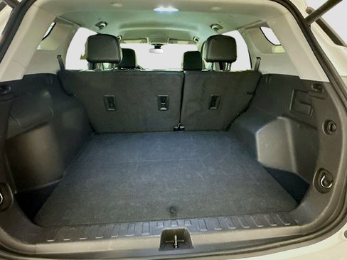 Used 2024 GMC Terrain SLT image 30