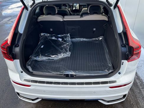New 2026 Volvo XC60 B5 Plus w/ Climate Package image 17