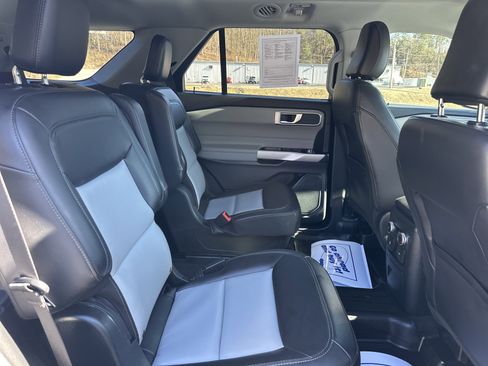 Used 2023 Ford Explorer XLT w/ Equipment Group 202A image 20