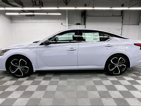 New 2026 Nissan Altima 2.5 SR w/ SR Premium Package FWD image 18