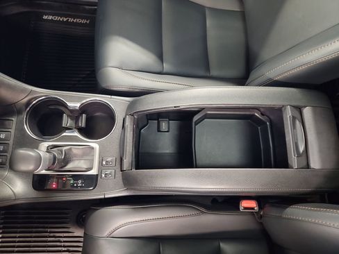 Certified 2019 Toyota Highlander XLE AWD/4WD image 25