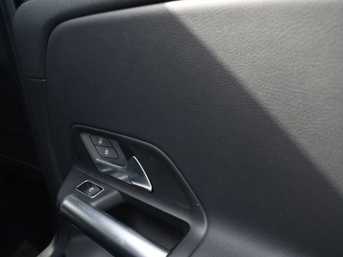 Used 2025 Mercedes-Benz GLA 250 image 28