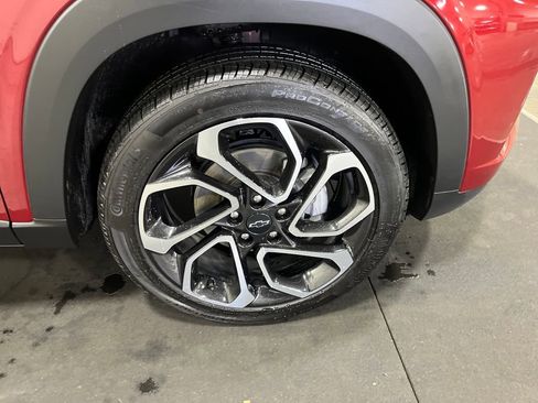 Used 2025 Chevrolet Trax RS w/ Sunroof Package image 13