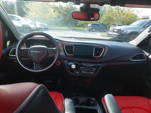 Used 2020 Chrysler Pacifica Limited w/ Quick Oder Package 2EV RED-S image 18