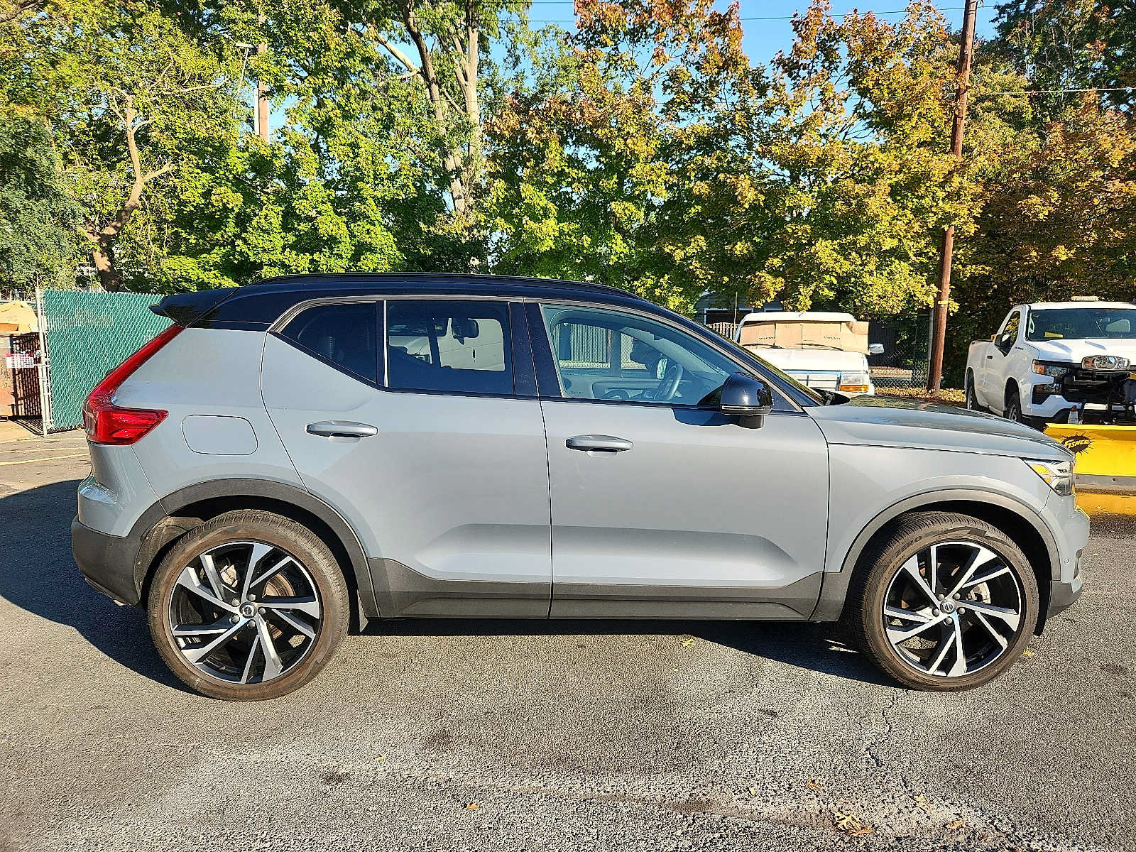 Used 2022 Volvo XC40 T5 R-Design w/ Advanced Package AWD/4WD image 7