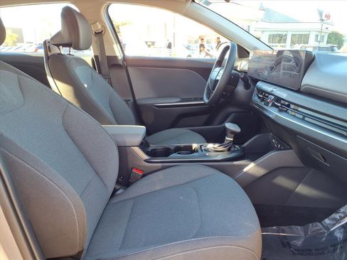 Used 2025 Kia K4 LXS image 10