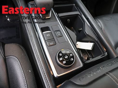 Used 2023 Nissan Pathfinder SL AWD/4WD image 20