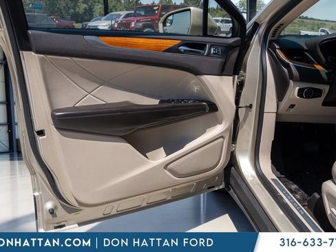 Used 2017 Lincoln MKC Select w/ Lincoln MKC Climate Package FWD image 13