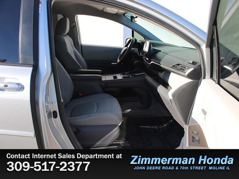 Used 2021 Toyota Sienna LE w/ Protection Package (TMS) image 20