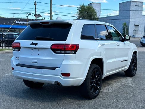 Used 2018 Jeep Grand Cherokee Altitude AWD/4WD image 7