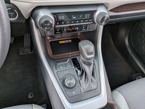 Used 2025 Toyota RAV4 Limited w/ Advanced Technology Package image 32