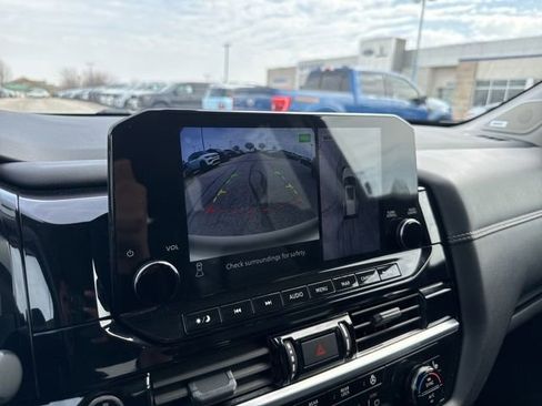 Used 2024 Nissan Pathfinder Platinum AWD/4WD image 36