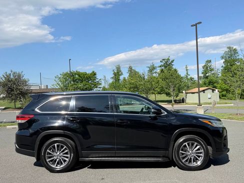 Used 2019 Toyota Highlander XLE AWD/4WD image 7