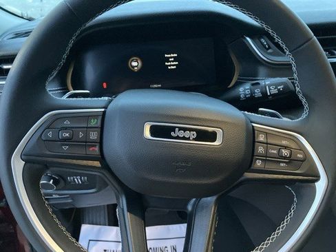 Used 2023 Jeep Grand Cherokee Laredo X image 13