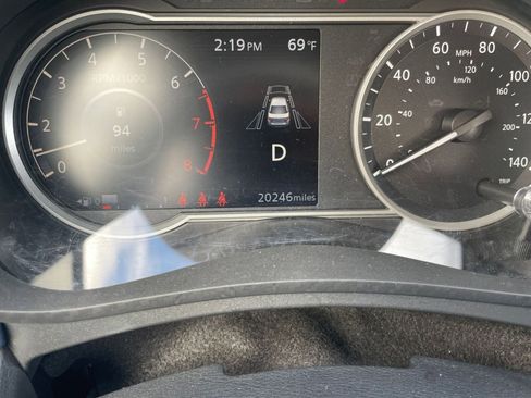 Used 2025 Nissan Versa SV image 39