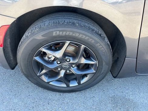 Used 2020 Chrysler Pacifica Touring-L w/ S Appearance Package FWD image 20