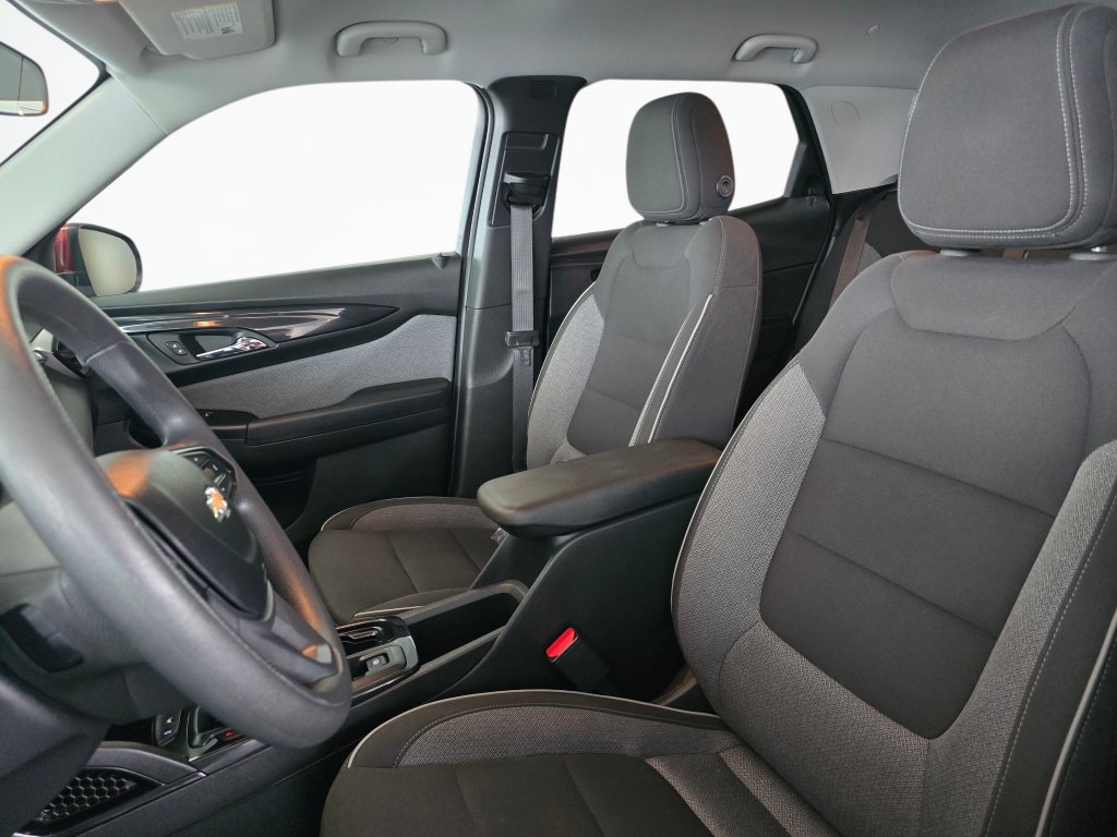 Used 2025 Chevrolet TrailBlazer LT AWD/4WD image 19