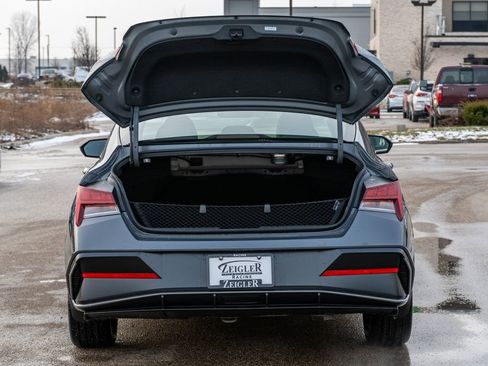 New 2025 Hyundai Elantra Limited image 10