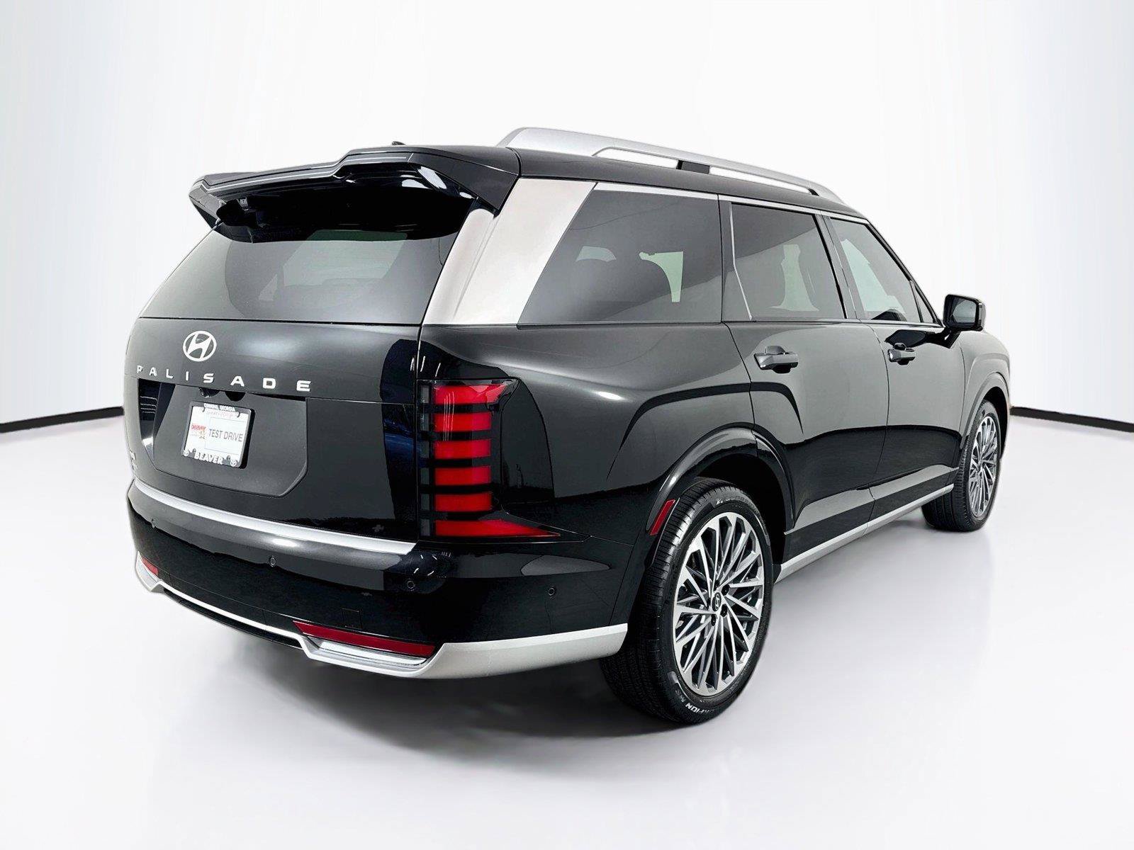 Used 2026 Hyundai Palisade Calligraphy FWD image 2