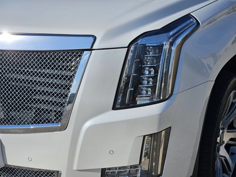 Used 2016 Cadillac Escalade Premium AWD/4WD image 11