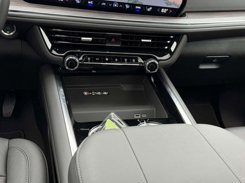 Used 2026 Chevrolet Suburban Z71 w/ Comfort Package AWD/4WD image 20