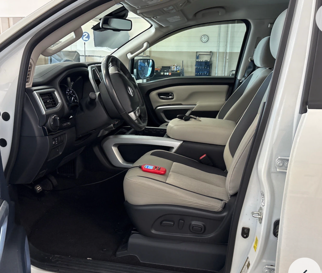 Used 2020 Nissan Titan SV w/ SV Convenience Package AWD/4WD image 3