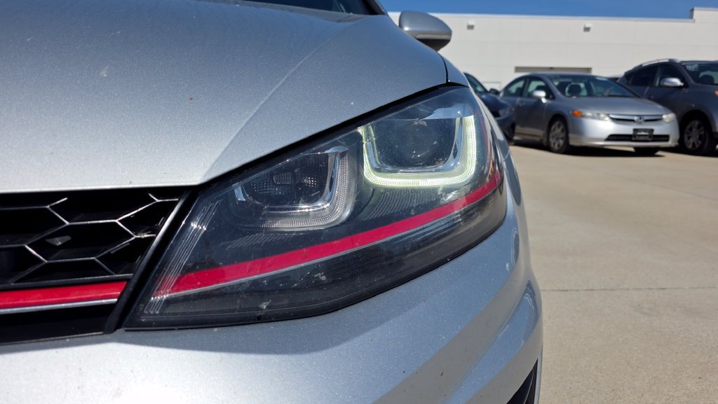 Used 2017 Volkswagen GTI SE FWD image 9