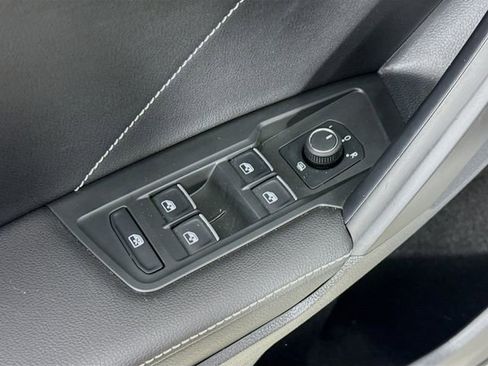 Used 2022 Volkswagen Tiguan SE image 17