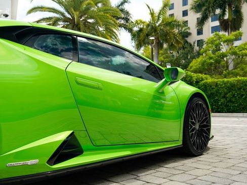 Used 2021 Lamborghini Huracan EVO RWD image 29