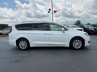 Used 2019 Chrysler Pacifica Touring-L FWD video 2