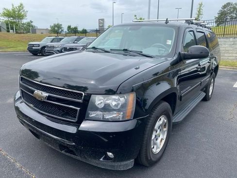 Used 2011 Chevrolet Suburban LT RWD image 9
