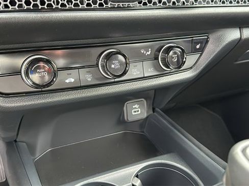 Used 2025 Honda HR-V Sport image 16