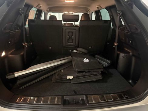 Used 2023 Mitsubishi Outlander SE image 24