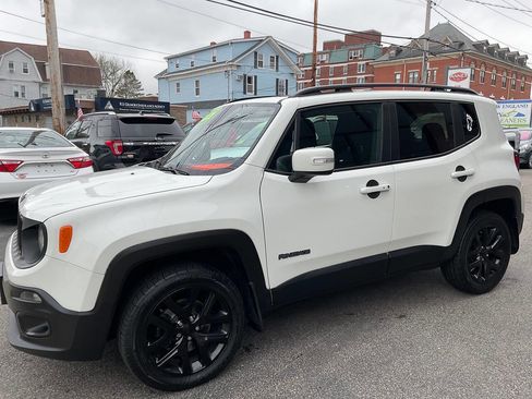 Used 2018 Jeep Renegade Altitude image 3