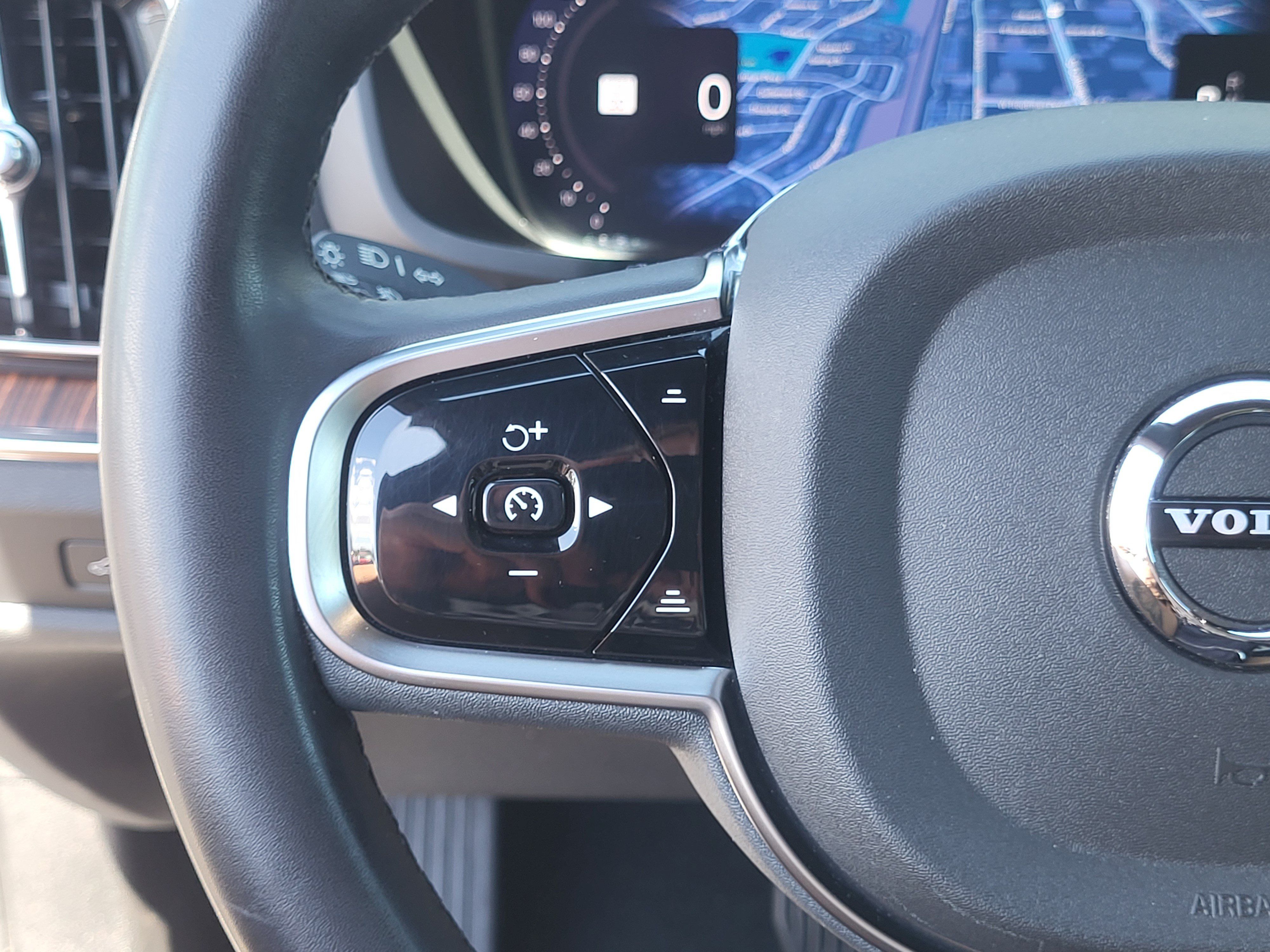 Certified 2024 Volvo V60 B5 Cross Country Ultimate w/ Protection Package Premier AWD/4WD image 15