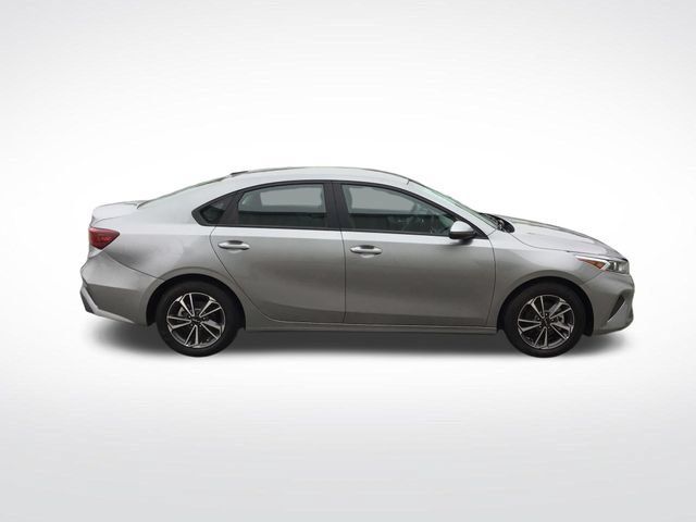 Used 2024 Kia Forte LXS w/ LXS Technology Package FWD image 6