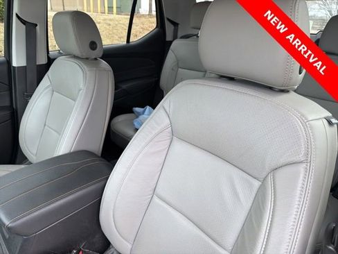 Used 2021 Chevrolet Traverse LS image 9