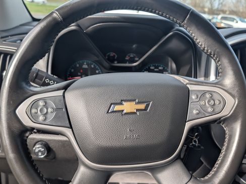 Used 2022 Chevrolet Colorado LT AWD/4WD image 17