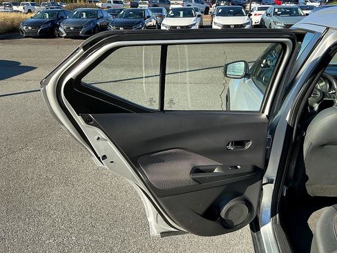 Used 2020 Nissan Kicks SV image 19