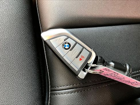 Used 2022 BMW X7 xDrive40i w/ Parking Assistance Package AWD/4WD image 14