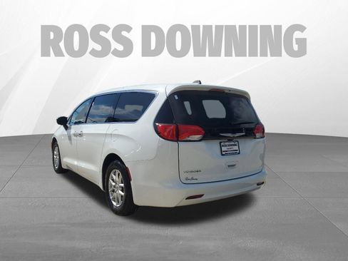 Used 2023 Chrysler Voyager LX FWD image 6