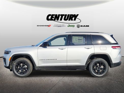 New 2026 Jeep Grand Cherokee Altitude image 6
