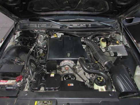 Used 2005 Ford Crown Victoria Police Interceptor image 17